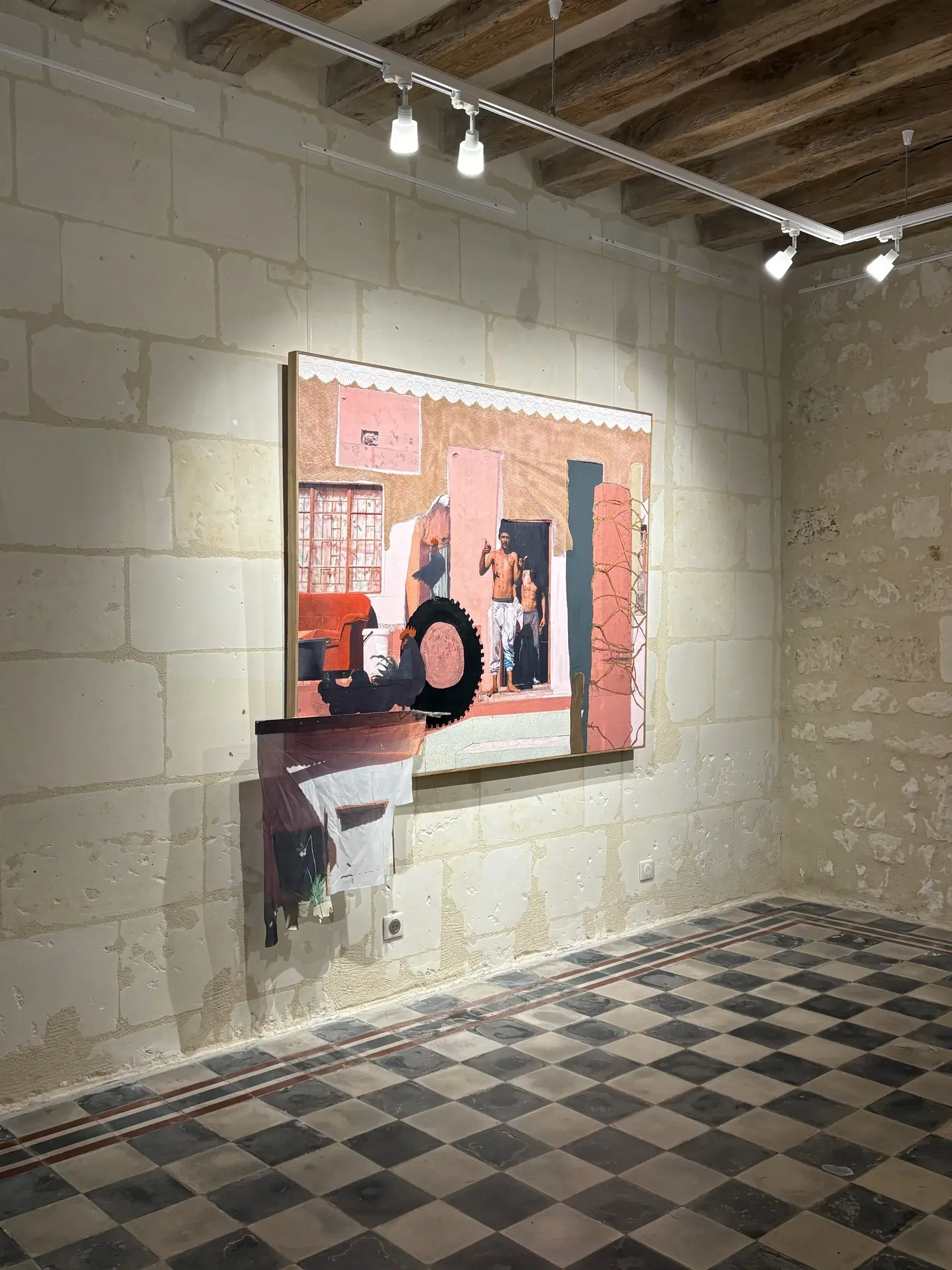 Katharien de Villiers’s Kommegas installed in a small gallery with a black-and-white tiled floor.