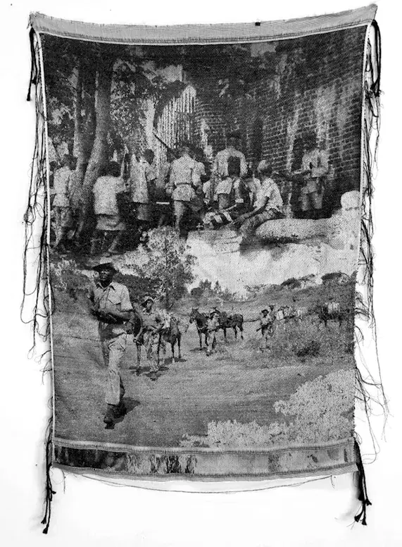 JESS ATIENO — It is Kind Of You To Take Off Your Hat, 2021. Tapisserie Jacquard artisanale.